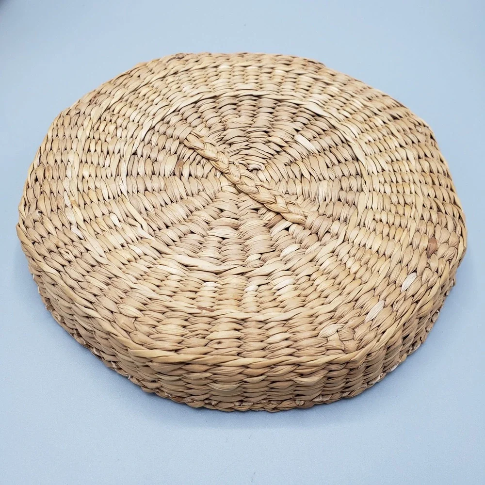 Vintage Sweet Grass Lidded Basket 70s to 90s Tightly Woven Excellent Shape‎ 6.5